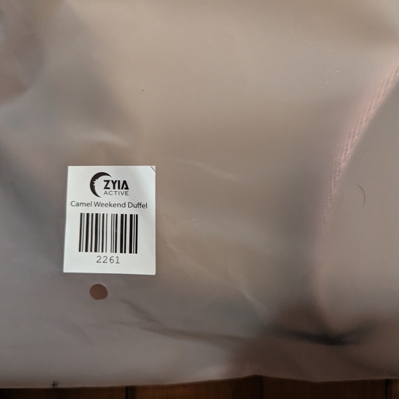 Zyia Camel Weekend Duffle - Picture 3 of 3